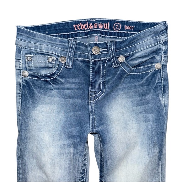 Rebel & Soul Bootcut Jeans Women’s 2 Light Wash Feather Embellished Pockets y2k - Picture 3 of 7